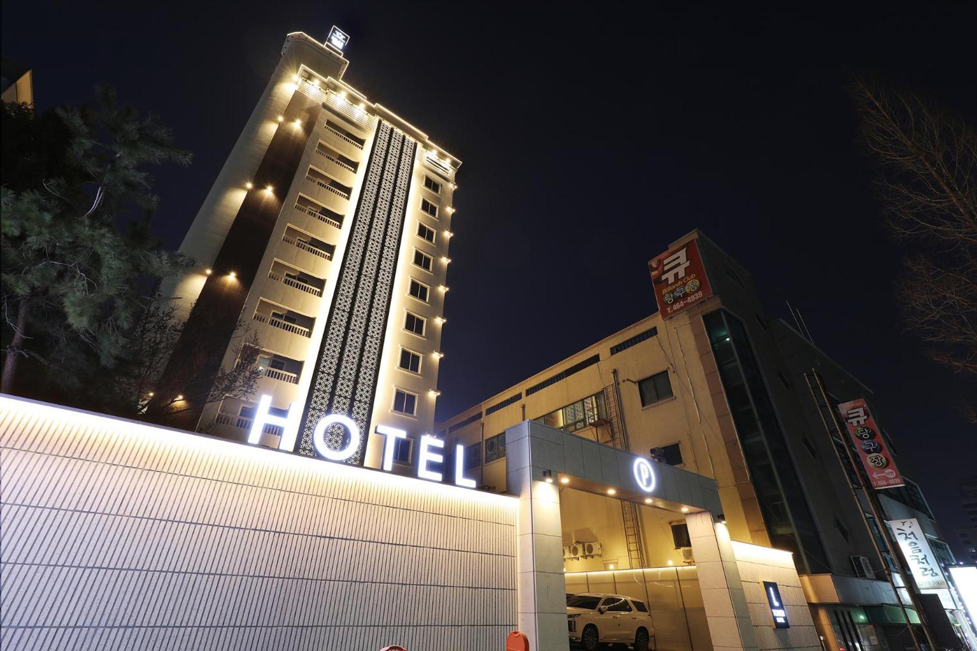 El Tower Hotel Kunszan Kültér fotó